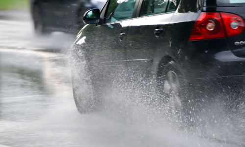 Những điều cần biết về bảo dưỡng ô tô, xe máy sau mưa bão