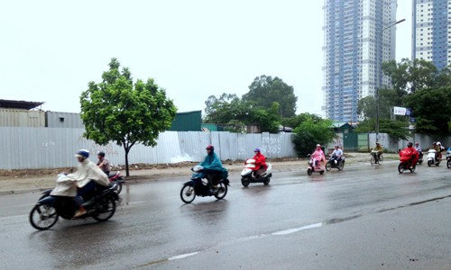 Cách phanh xe máy trời mưa đường trơn
